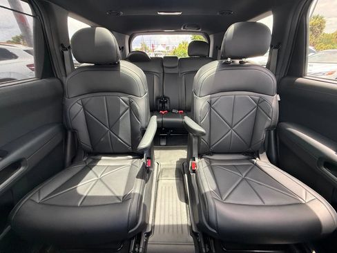 Used 2027 Kia Telluride SX w/ Towing Package FWD image 16