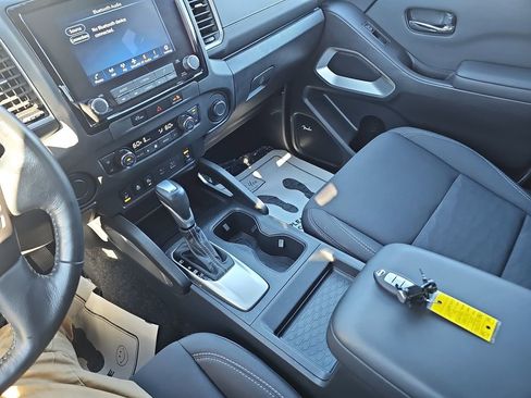 Used 2024 Nissan Frontier SV w/ SV Convenience Package image 25