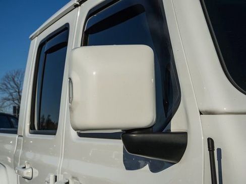 Used 2022 Jeep Gladiator Overland image 24