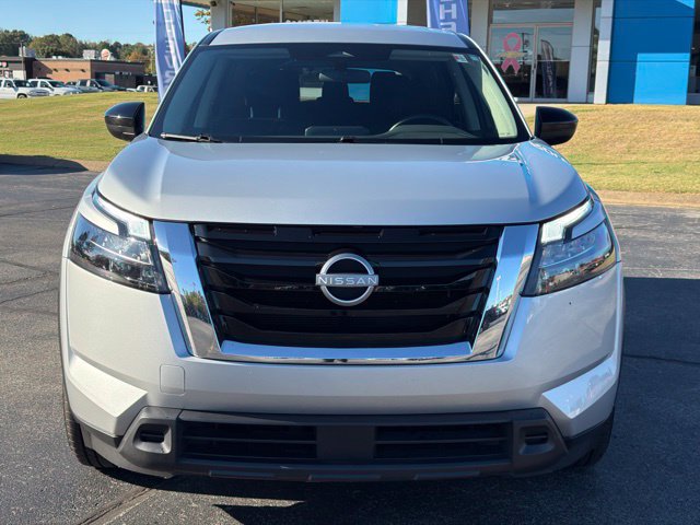 Used 2025 Nissan Pathfinder S FWD image 4