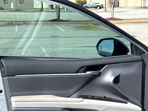 Used 2023 Toyota Camry SE w/ Convenience Package image 10