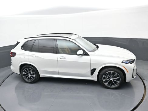 New 2026 BMW X5 xDrive40i w/ M Sport Package AWD/4WD image 31