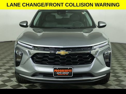 Used 2025 Chevrolet Trax LT w/ Driver Confidence Package FWD image 9