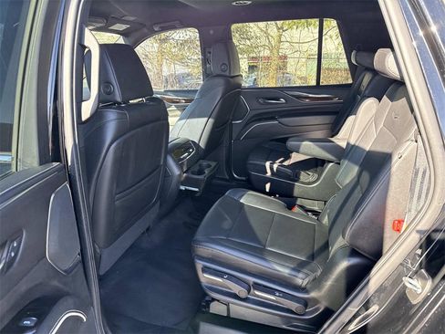 Used 2022 Cadillac Escalade Luxury image 18