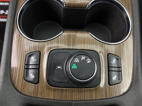 Used 2023 GMC Acadia SLE w/ Driver Convenience Package image 18