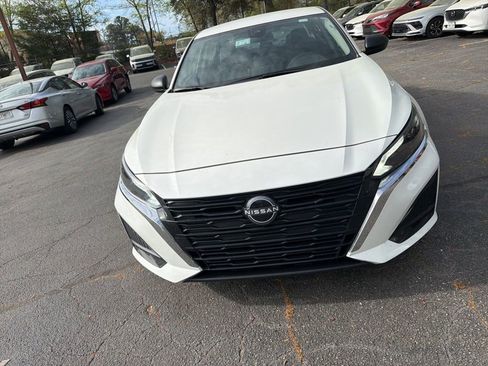 Used 2025 Nissan Altima 2.5 SV image 2