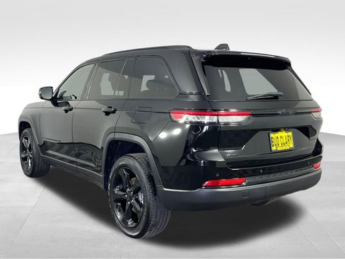 Used 2023 Jeep Grand Cherokee Altitude AWD/4WD image 8