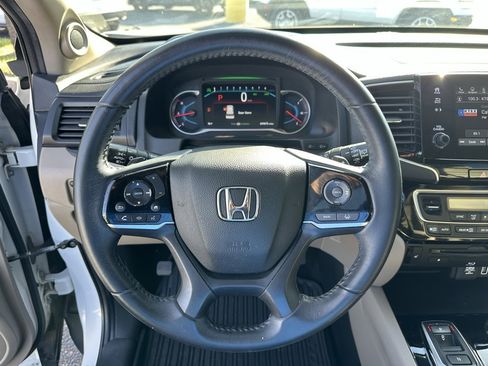 Used 2021 Honda Pilot Touring image 13