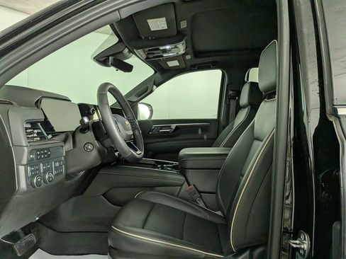 Used 2025 Chevrolet Tahoe Premier AWD/4WD image 18