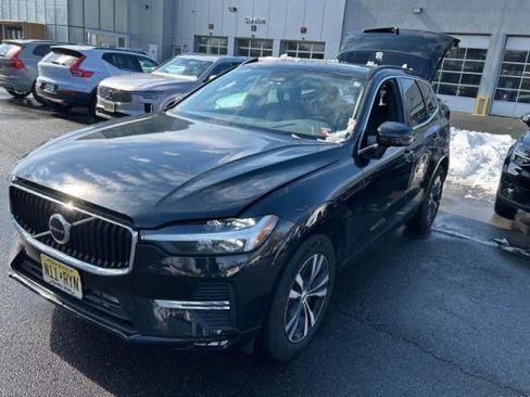 Used 2023 Volvo XC60 B5 Core w/ Climate Package image 2