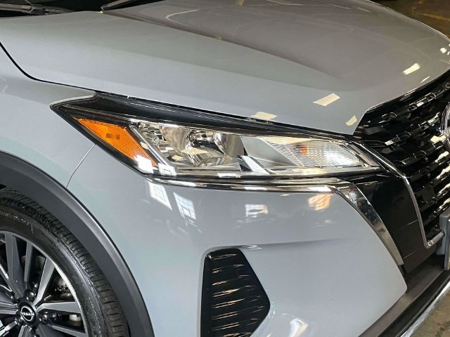 Used 2023 Nissan Kicks SV FWD image 12