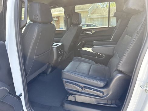 Used 2025 GMC Yukon XL Denali AWD/4WD image 14