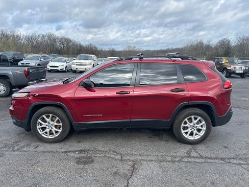 Used 2016 Jeep Cherokee Sport image 1