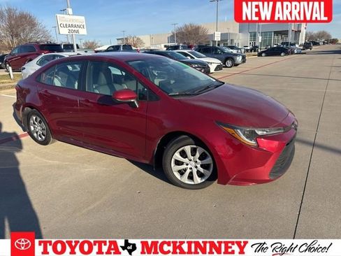 Used 2025 Toyota Corolla LE image 1