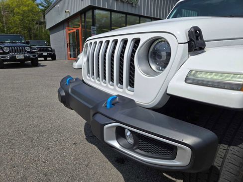 Used 2023 Jeep Wrangler Unlimited Sahara w/ Cold Weather Group AWD/4WD image 7