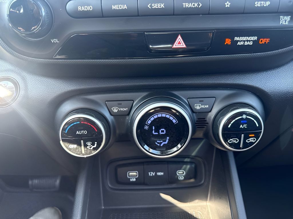 Used 2024 Hyundai Venue SEL FWD image 16