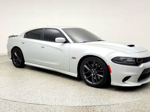 Used 2019 Dodge Charger Scat Pack RWD image 3