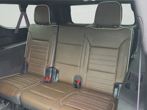 Used 2025 GMC Yukon XL Denali Ultimate w/ LPO, Floor Liner Package AWD/4WD image 23