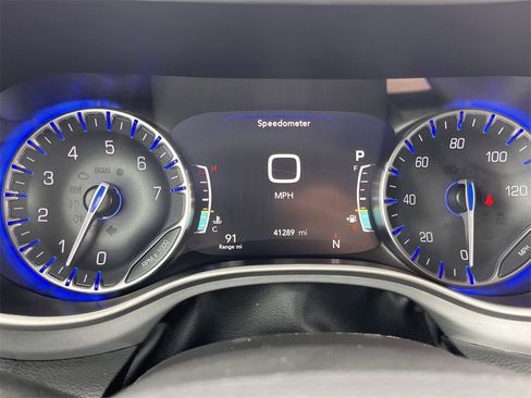 Used 2024 Chrysler Pacifica Touring-L w/ S Appearance Package image 25