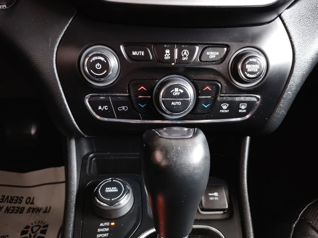 Used 2020 Jeep Cherokee Limited AWD/4WD image 35