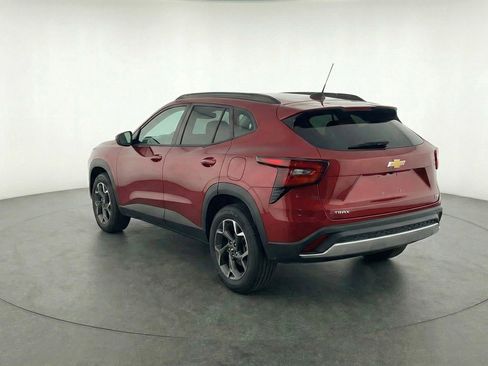 Used 2025 Chevrolet Trax LT image 6