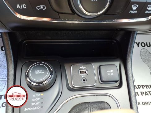 Used 2020 Jeep Cherokee Latitude Plus w/ Cold Weather Group AWD/4WD image 12