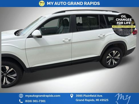 Used 2024 Volkswagen Atlas SE AWD/4WD image 4