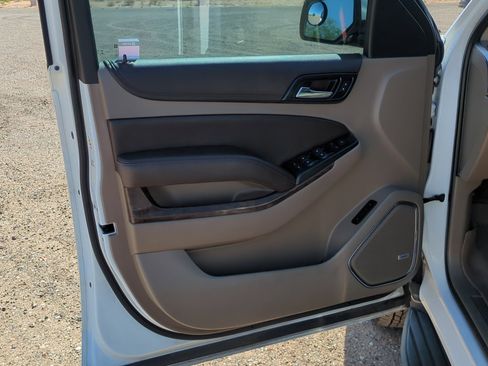 Used 2019 Chevrolet Suburban LT RWD image 11
