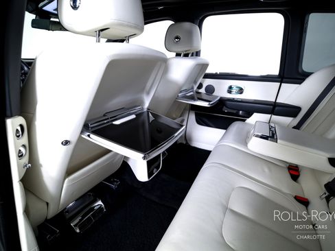 Used 2022 Rolls-Royce Cullinan image 19