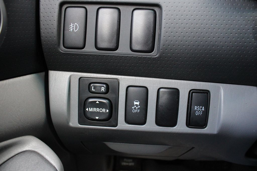 Used 2015 Toyota Tacoma 4x4 Double Cab w/ SR5 Package image 8