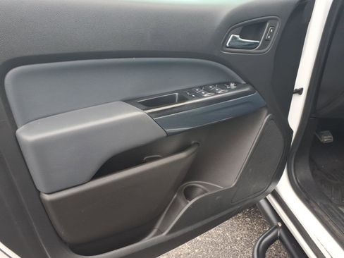 Used 2022 Chevrolet Colorado Z71 AWD/4WD image 11