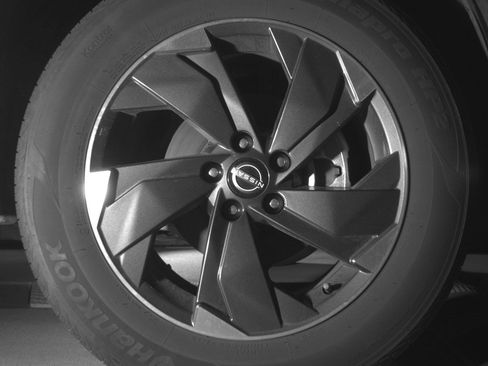 Used 2025 Nissan Rogue SV image 13