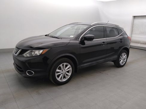 Used 2018 Nissan Rogue Sport SV w/ SV Technology Package FWD image 2