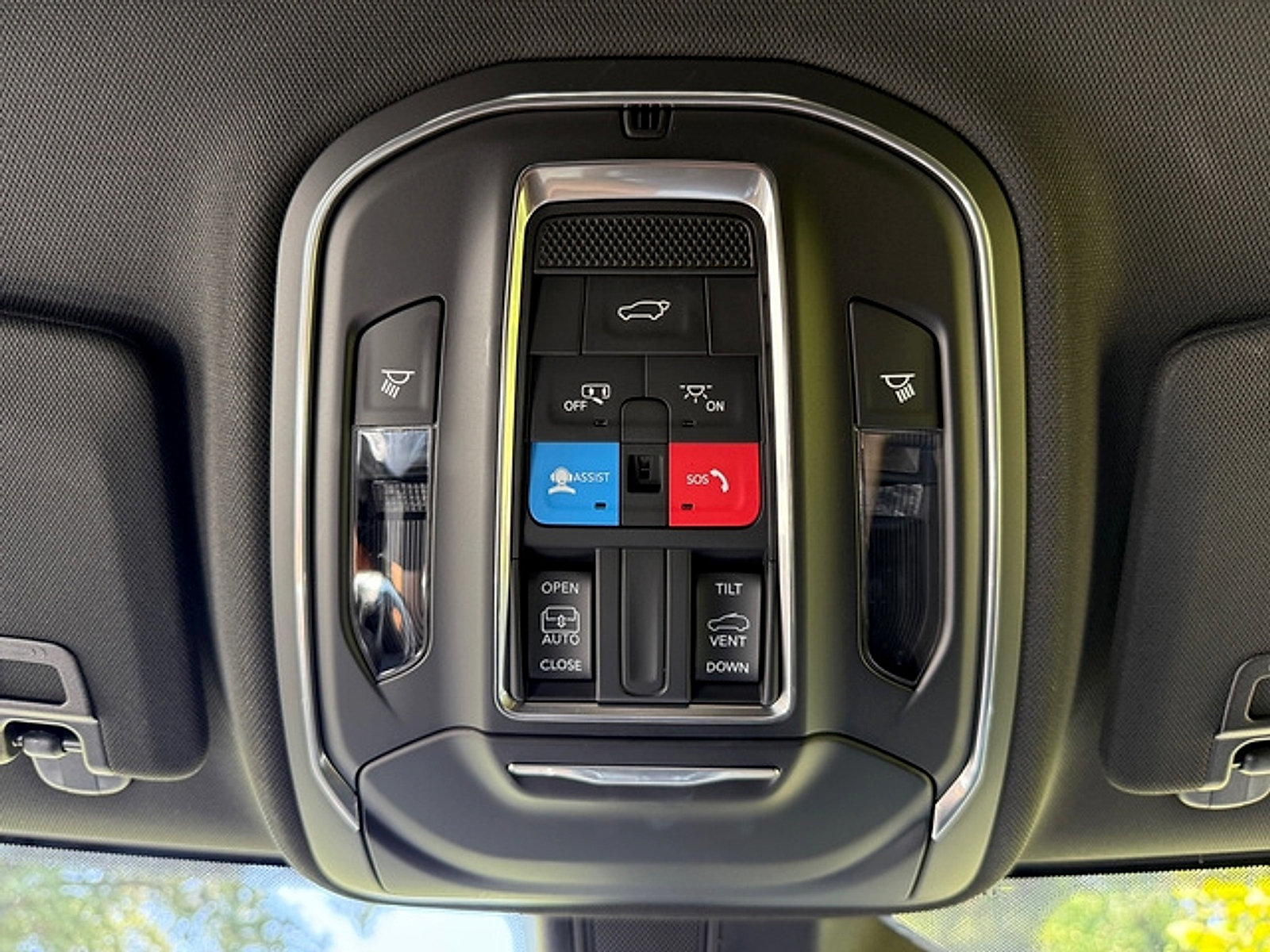 Used 2025 Jeep Grand Cherokee Altitude AWD/4WD image 26