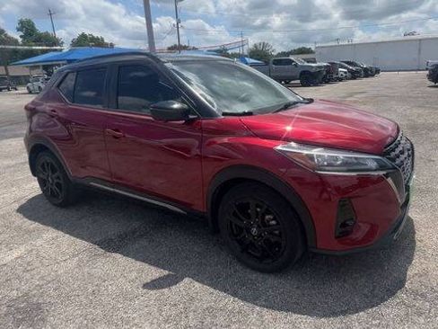 Used 2023 Nissan Kicks SR w/ SR Premium Package FWD image 2