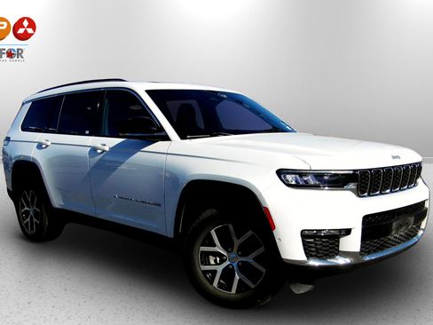 Used 2024 Jeep Grand Cherokee L Limited w/ Luxury Tech Group II image 4