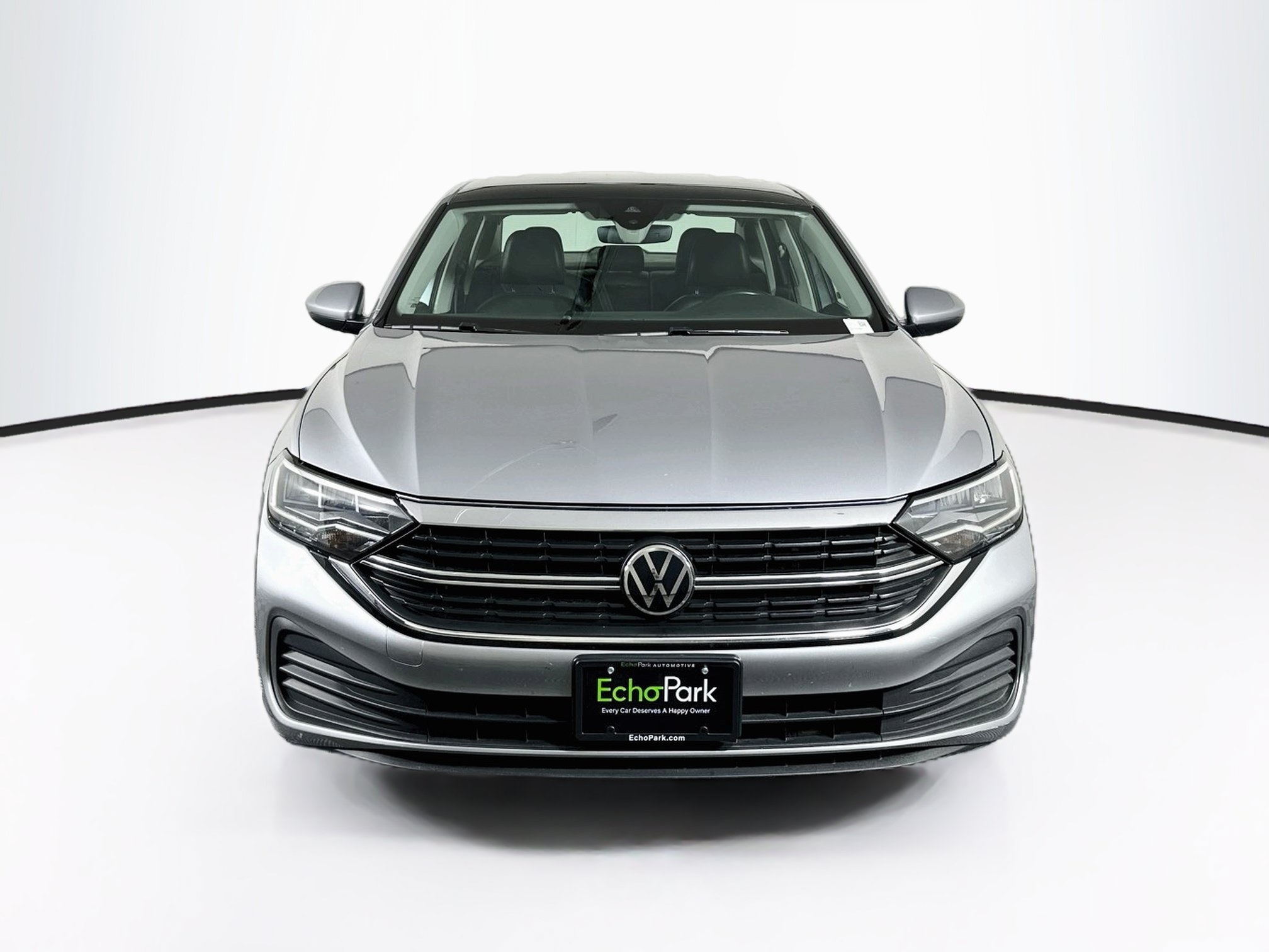 Used 2024 Volkswagen Jetta SE FWD image 2