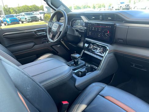 Used 2023 GMC Sierra 1500 AT4 w/ Technology Package AWD/4WD image 16