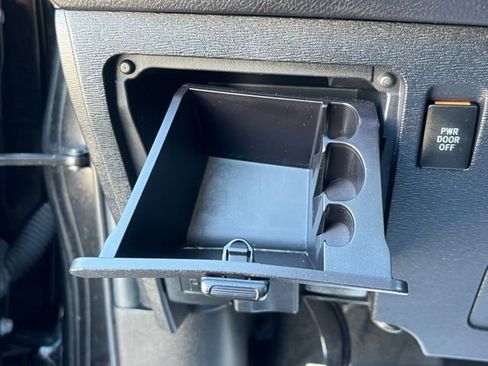 Used 2018 Toyota Sienna SE image 17