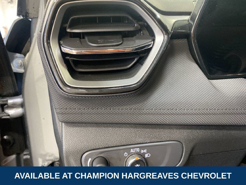 Used 2026 Chevrolet TrailBlazer LT AWD/4WD image 23