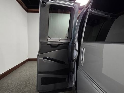 Used 2019 GMC Savana 2500 Extended w/ Enhanced Convenience Package image 26