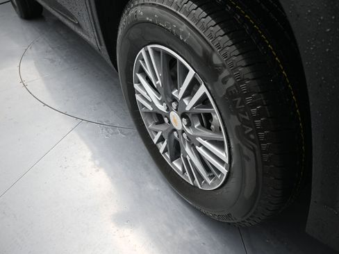 New 2026 Chevrolet Traverse LT w/ Driver Confidence Package AWD/4WD image 29