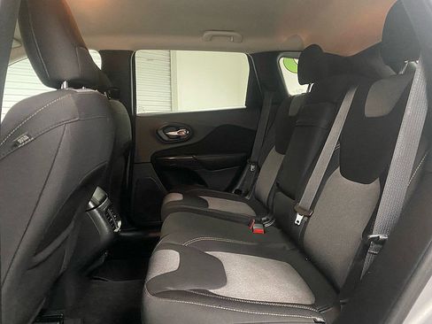 Used 2014 Jeep Cherokee Latitude image 12