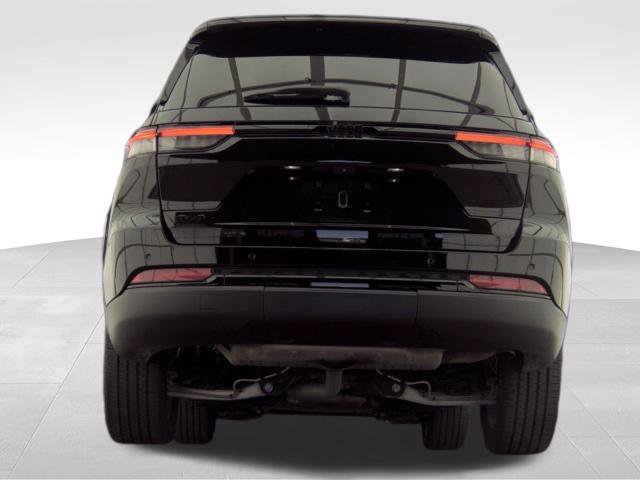 Used 2024 Jeep Grand Cherokee Altitude AWD/4WD image 7