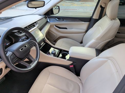 Used 2022 Jeep Grand Cherokee L Limited image 17