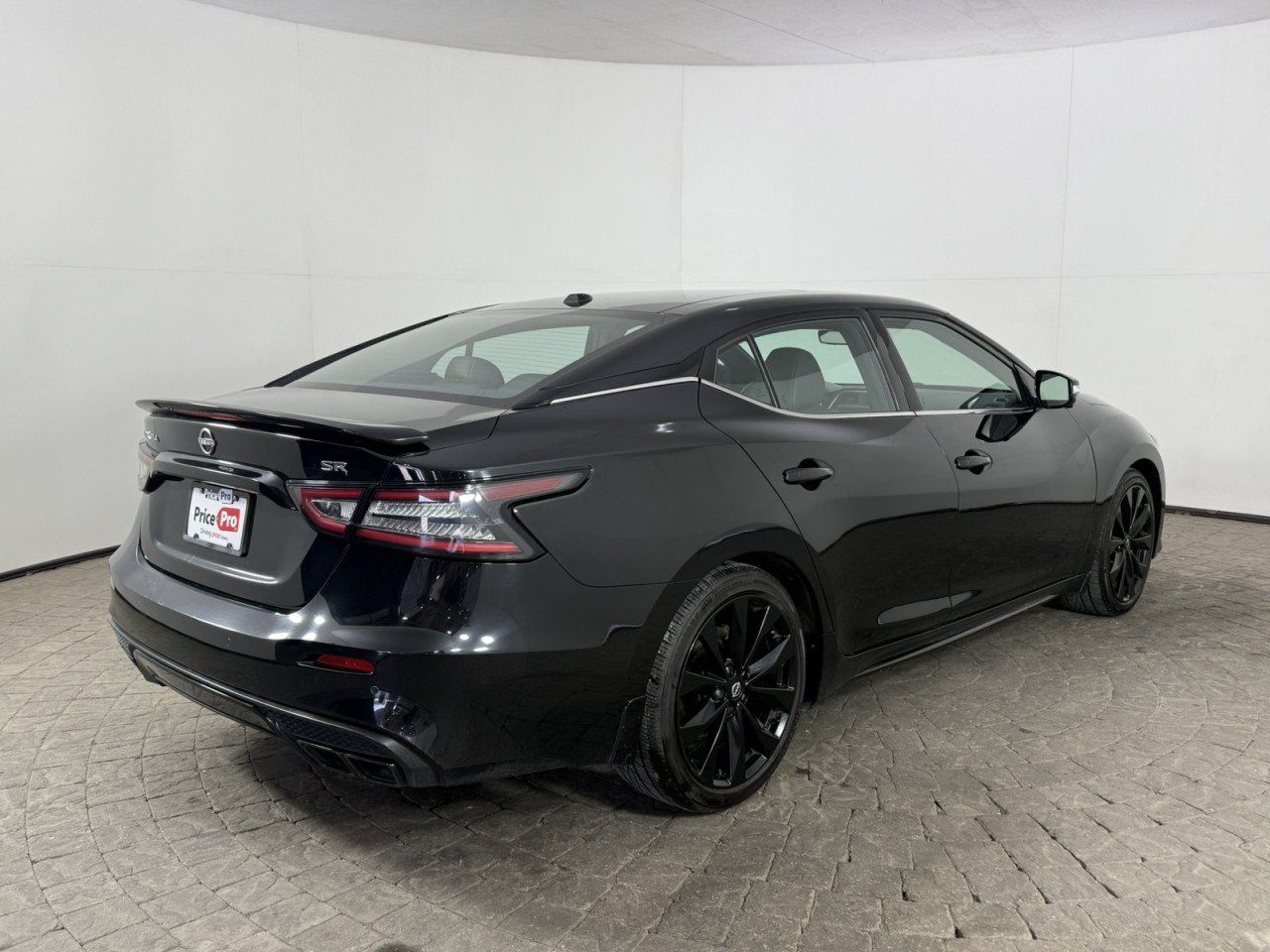Used 2023 Nissan Maxima SR FWD image 9