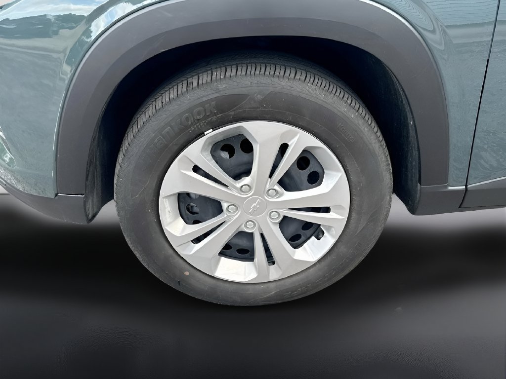 Used 2025 Chevrolet Trax LS FWD image 28