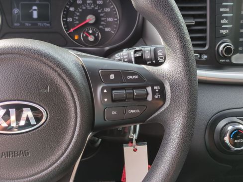 Used 2018 Kia Sorento LX image 19