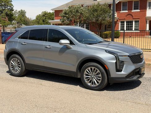 Used 2024 Cadillac XT4 Premium Luxury FWD image 2