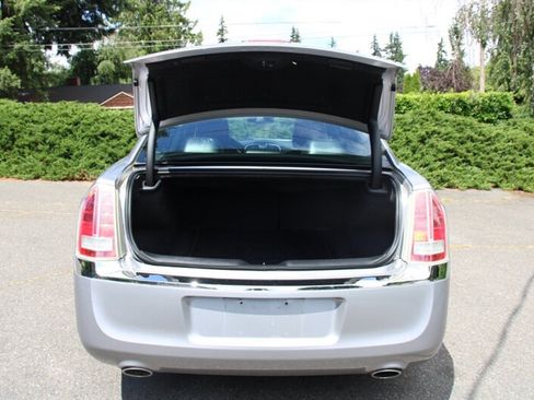 Used 2011 Chrysler 300 C RWD image 18